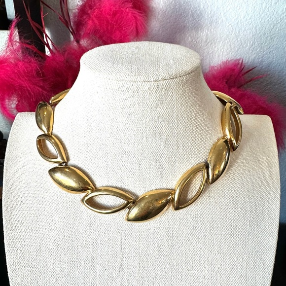 Monet Jewelry - Vintage Monet Gold Leaf Link Necklace